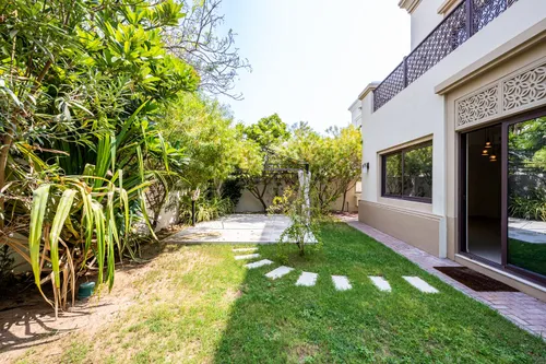 6 Bedrooms Villa in Yasmin