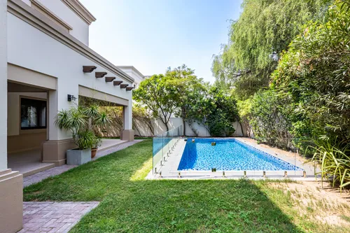 6 Bedrooms Villa in Yasmin