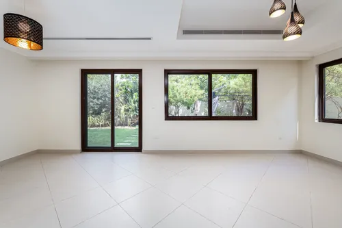 6 Bedrooms Villa in Yasmin
