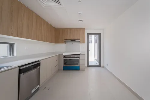 Vastu Compliant | Close to Amenities