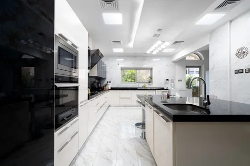 6 Bedrooms Villa in The Centro