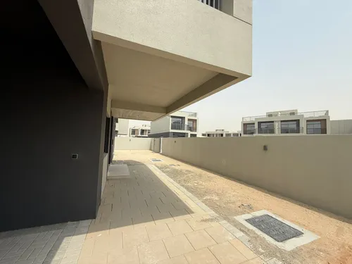 4 Bedrooms Villa in The Pulse Beachfront 3