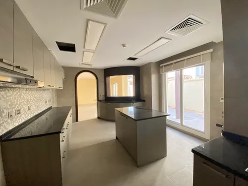 5 Bedrooms Villa in Umm Suqeim 1 Villas