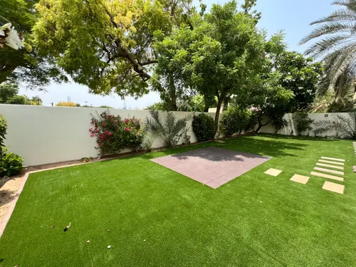4 Bedrooms Villa in Meadows 6