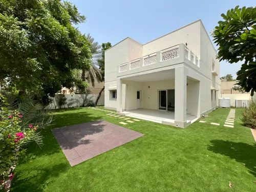 Upgraded | Park and Pool Backing | Large Plot