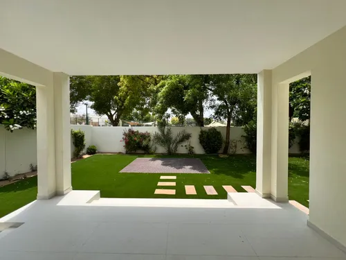 4 Bedrooms Villa in Meadows 6