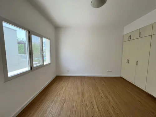4 Bedrooms Villa in Meadows 6