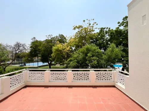 4 Bedrooms Villa in Meadows 6
