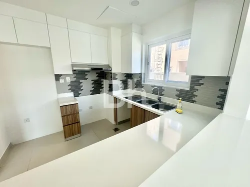 4 Bedrooms Villa in La Rosa 6