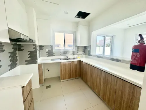 4 Bedrooms Villa in La Rosa 6