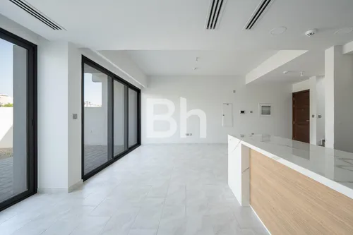 3 Bedrooms Villa in La Rosa 2