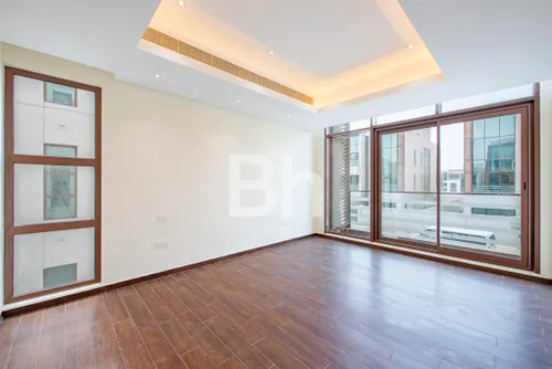 Corner Unit | Closed Kitchen | Single Row