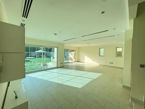 4 Bedrooms Villa in Jumeirah Park