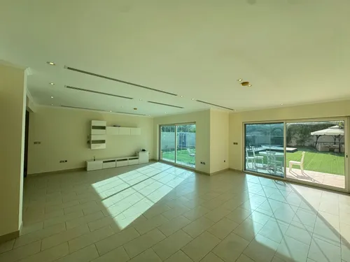 4 Bedrooms Villa in Jumeirah Park