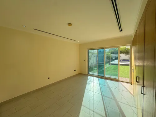 4 Bedrooms Villa in Jumeirah Park