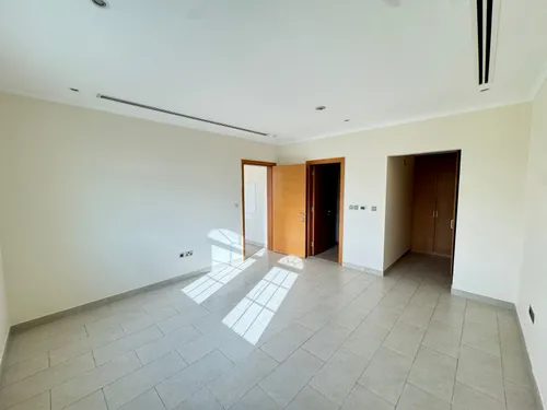 4 Bedrooms Villa in Jumeirah Park