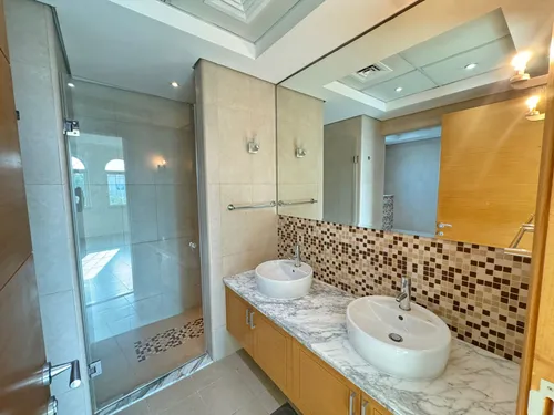 4 Bedrooms Villa in Jumeirah Park