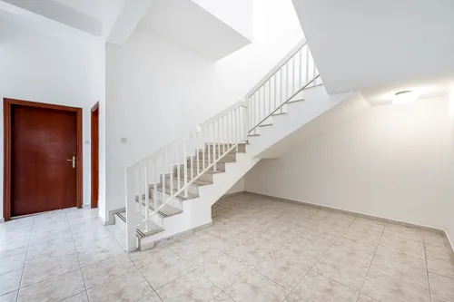 5 Bedrooms Villa in Umm Suqeim 2