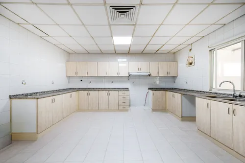5 Bedrooms Villa in Umm Suqeim 2