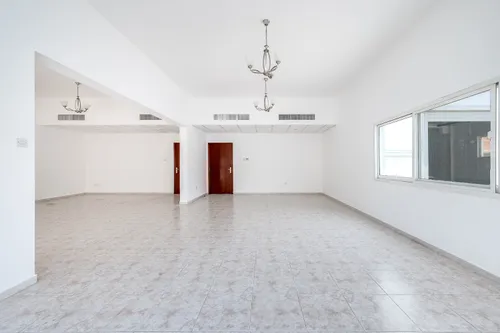 5 Bedrooms Villa in Umm Suqeim 2