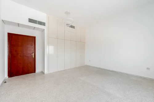 5 Bedrooms Villa in Umm Suqeim 2