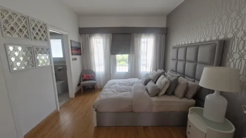 2 Bedrooms Villa in Springs 1