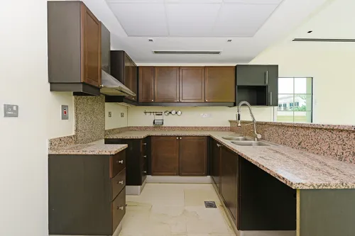 2 Bedrooms Villa in District 9N