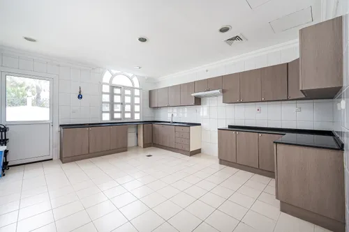 4 Bedrooms Villa in Al Manara