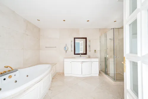4 Bedrooms Villa in Al Manara