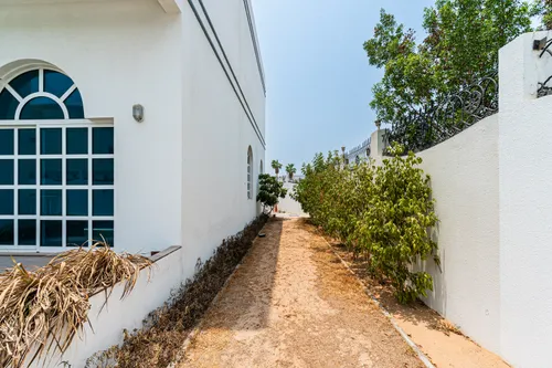 4 Bedrooms Villa in Al Manara