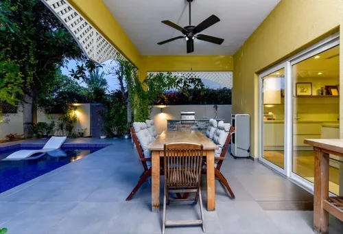 4 Bedrooms Villa in Meadows 9