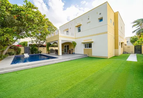 4 Bedrooms Villa in Meadows 9