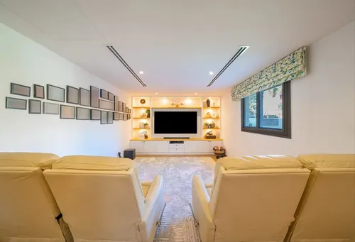4 Bedrooms Villa in Meadows 9