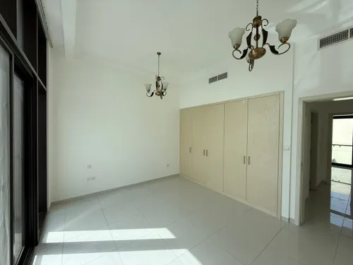 5 Bedrooms Villa in Silver Springs 1