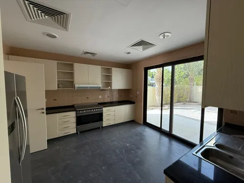 5 Bedrooms Villa in Silver Springs 1