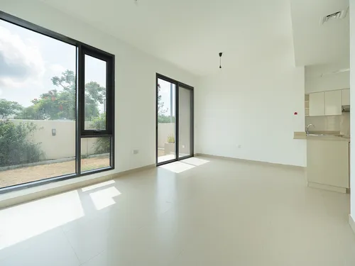 4 Bedrooms Villa in Maple 2
