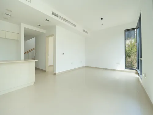 4 Bedrooms Villa in Maple 2