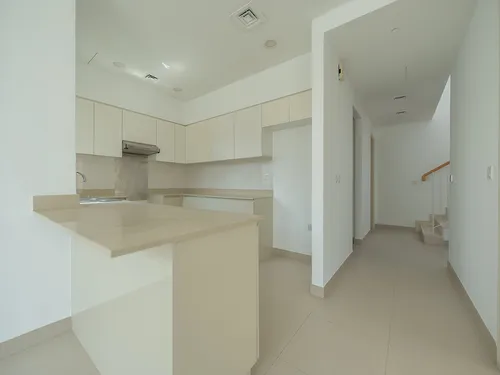 4 Bedrooms Villa in Maple 2