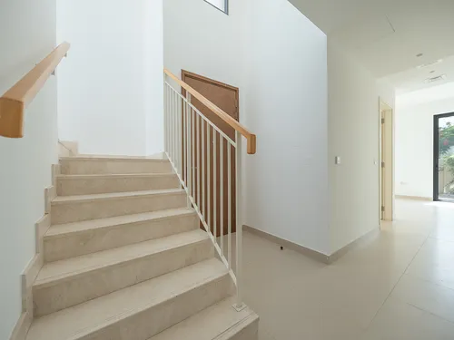 4 Bedrooms Villa in Maple 2