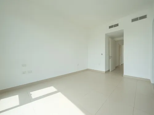 4 Bedrooms Villa in Maple 2