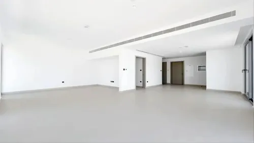 4 Bedrooms Villa in Aura