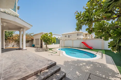 5 Bedrooms Villa in Al Safa 2
