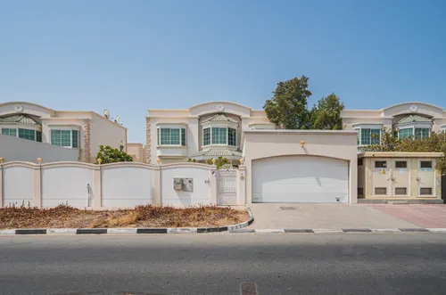 5 Bedrooms Villa in Al Safa 2