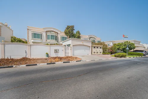 5 Bedrooms Villa in Al Safa 2