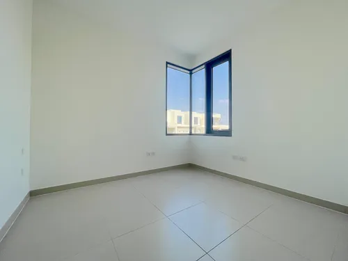 5 Bedrooms Villa in Maple 1