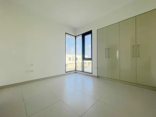 5 Bedrooms Villa in Maple 1