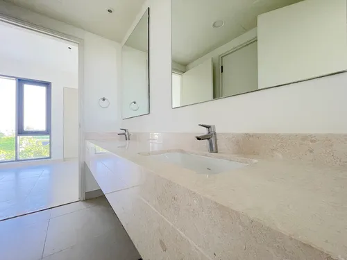 5 Bedrooms Villa in Maple 1