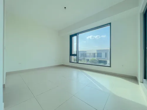 5 Bedrooms Villa in Maple 1