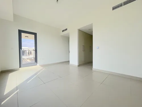 5 Bedrooms Villa in Maple 1
