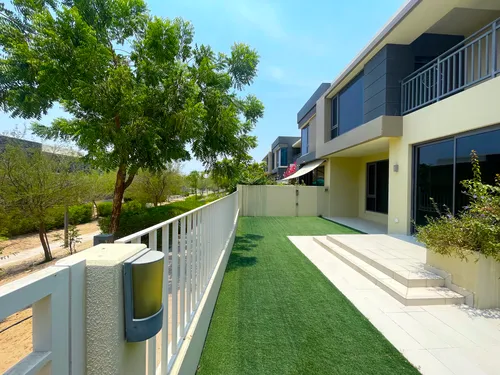5 Bedrooms Villa in Maple 1